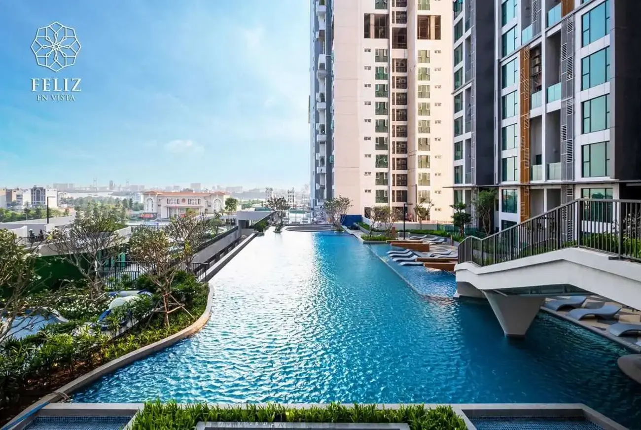 Hệ thống tiện ích resort với hồ bơi nước mặn tại dự án Feliz en Vista, TP. Thủ Đức.